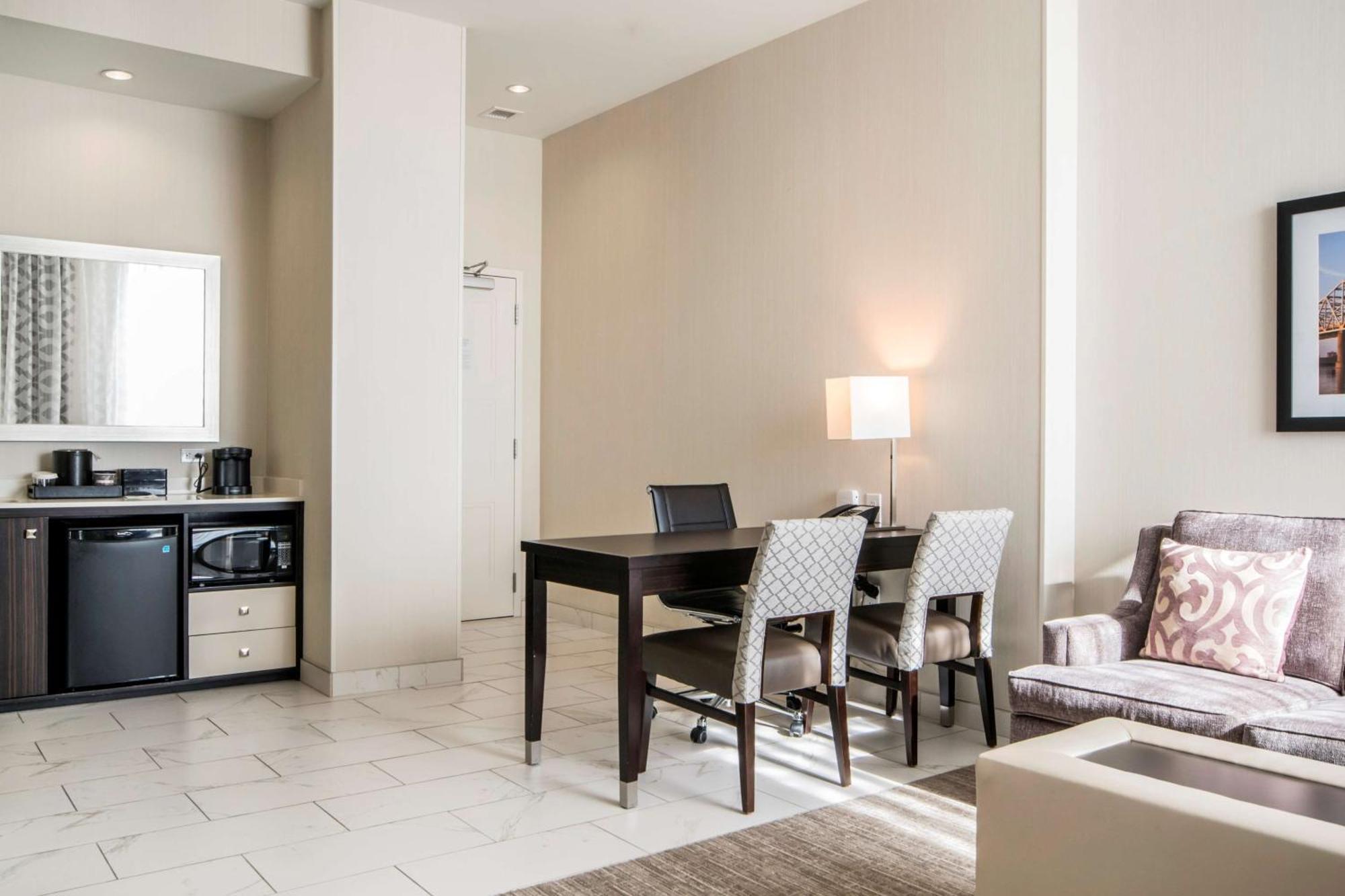 Hotel Embassy Downtown Louisville