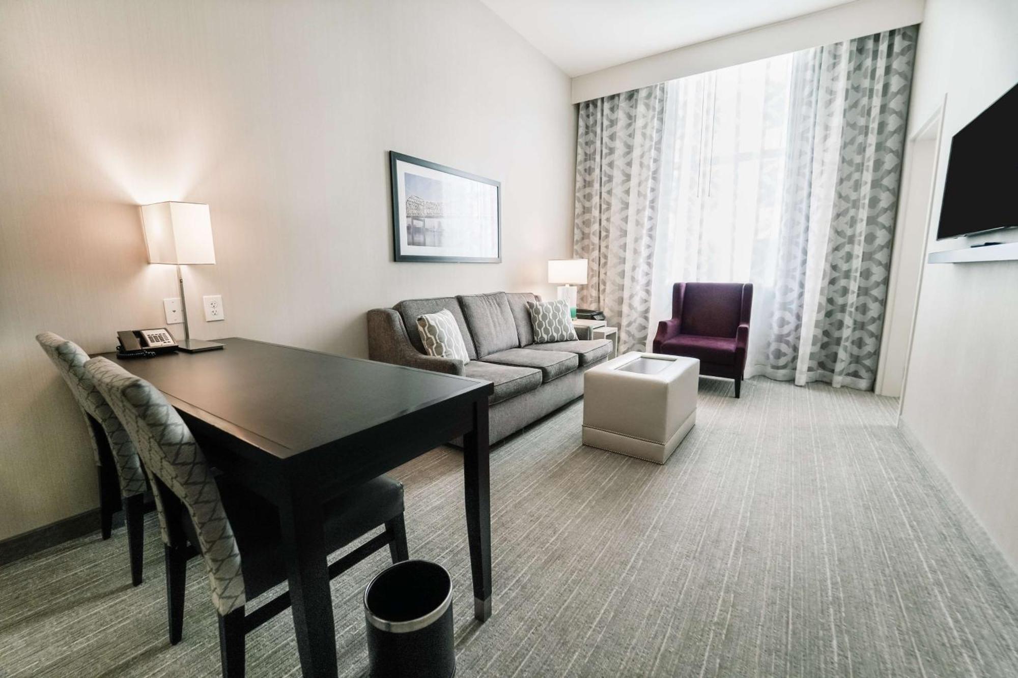 Hotel Embassy Downtown