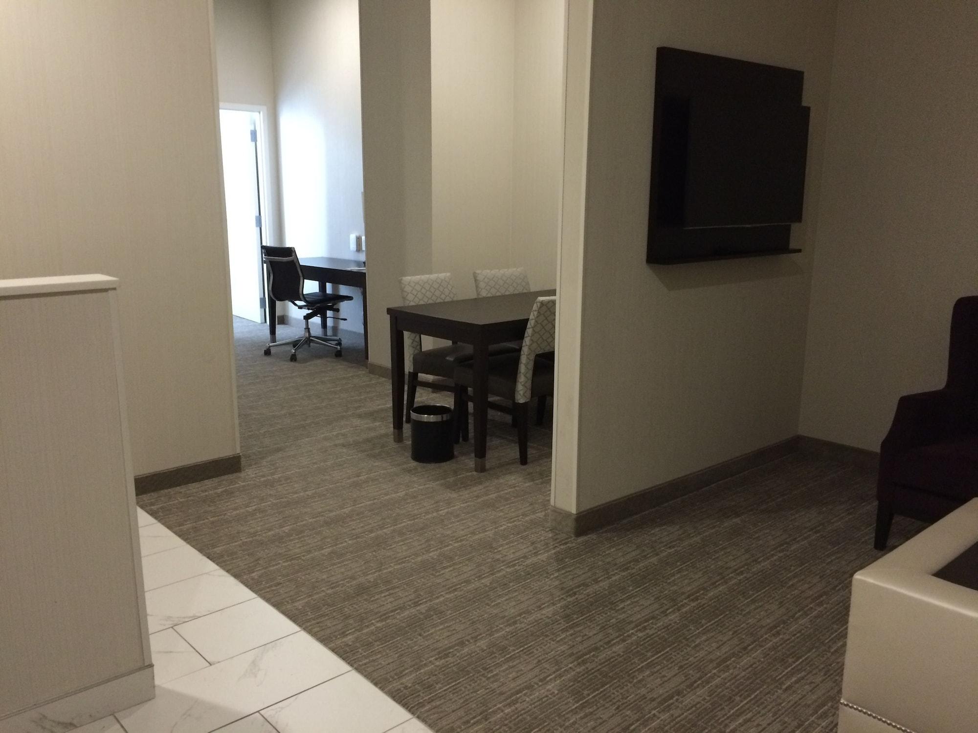 Hotel Embassy Downtown 4*